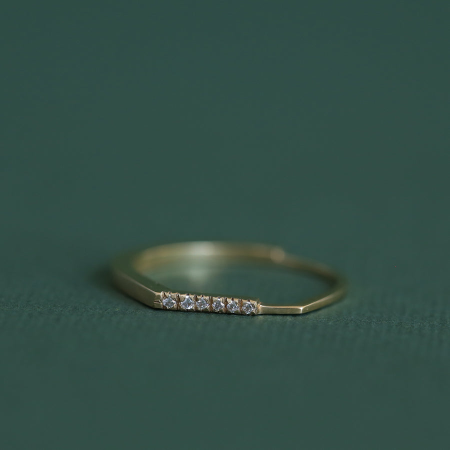טבעת אייבי פס יהלומים 0.7 קראט