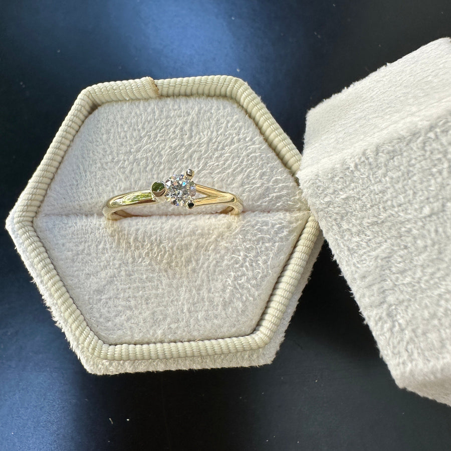 טבעת טריו עגול מדיום, יהלום לבן מעבדה 0.50 קראט